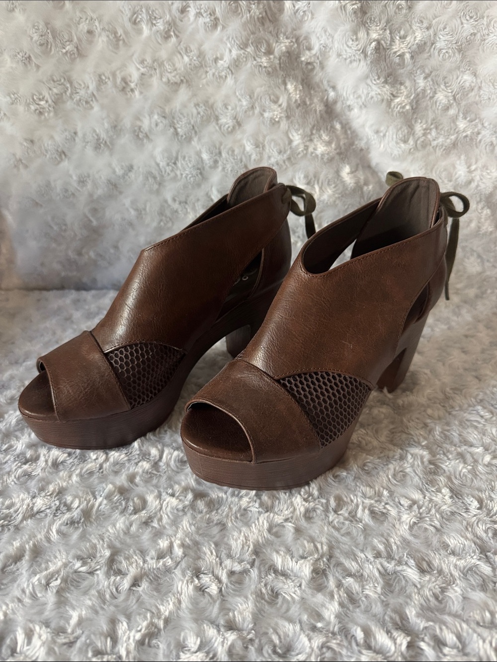 NWOT JG Brown Peep-Toe Platform Heels
